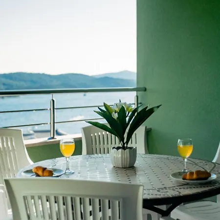 Apartments Verde شقة تروغير