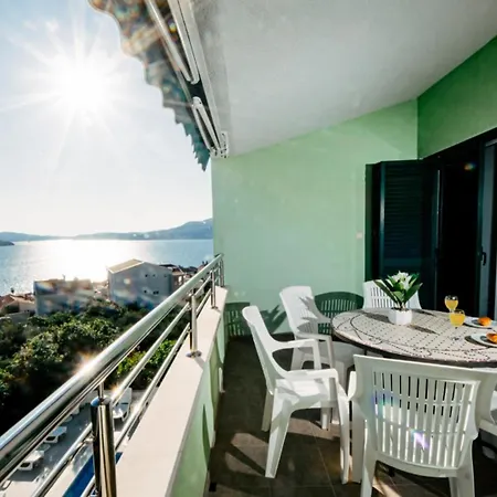 Apartments Verde شقة *