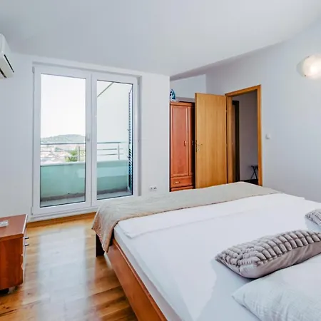 Apartments Verde شقة *